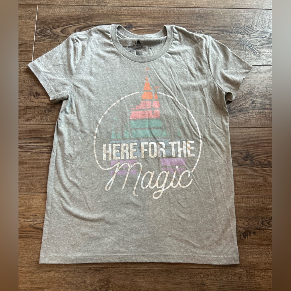 Disney Women’s Tee Size Small